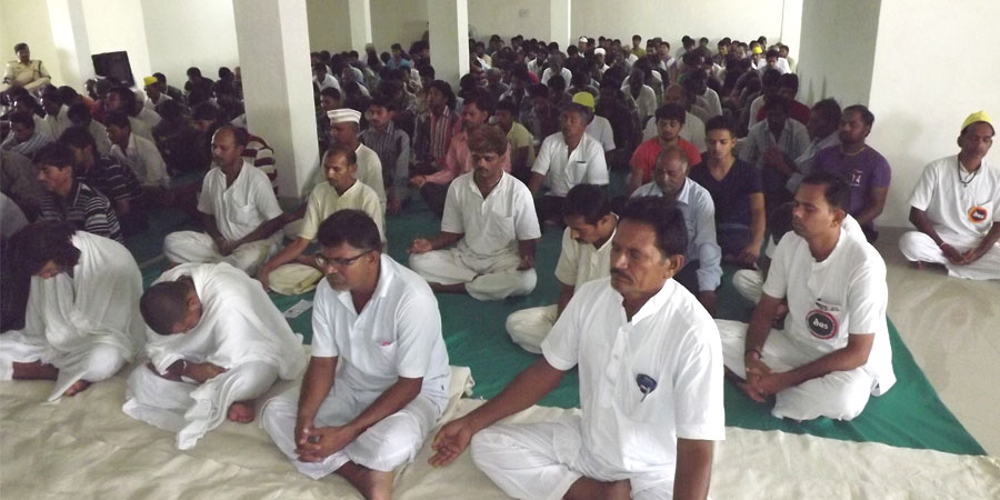 अगस्त 2007 में लाजपोर सेंट्रल जेल, सूरत, गुजरात में सिद्धयोग ध्यान शिविर का आयोजन किया गया।